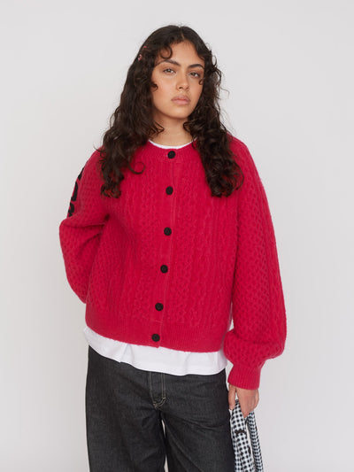 Collection-women-landing, collection-women-new-in-1, collection-womens-jumpers, model:Tosca wears size S and is 5’8”