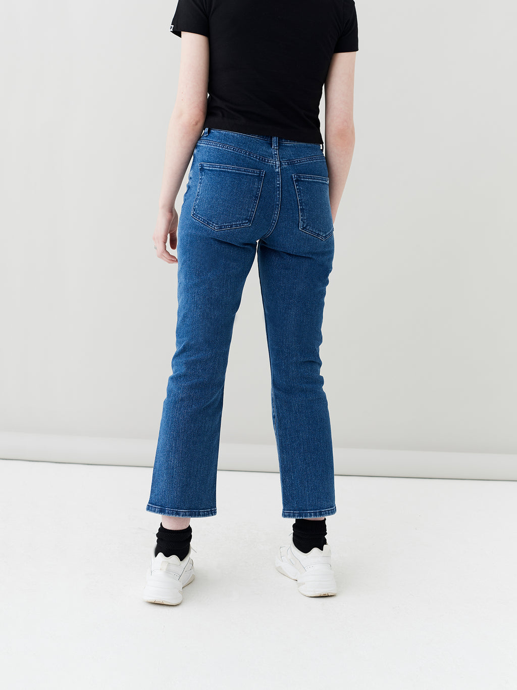 LO Straight Leg Jeans - Mid Wash