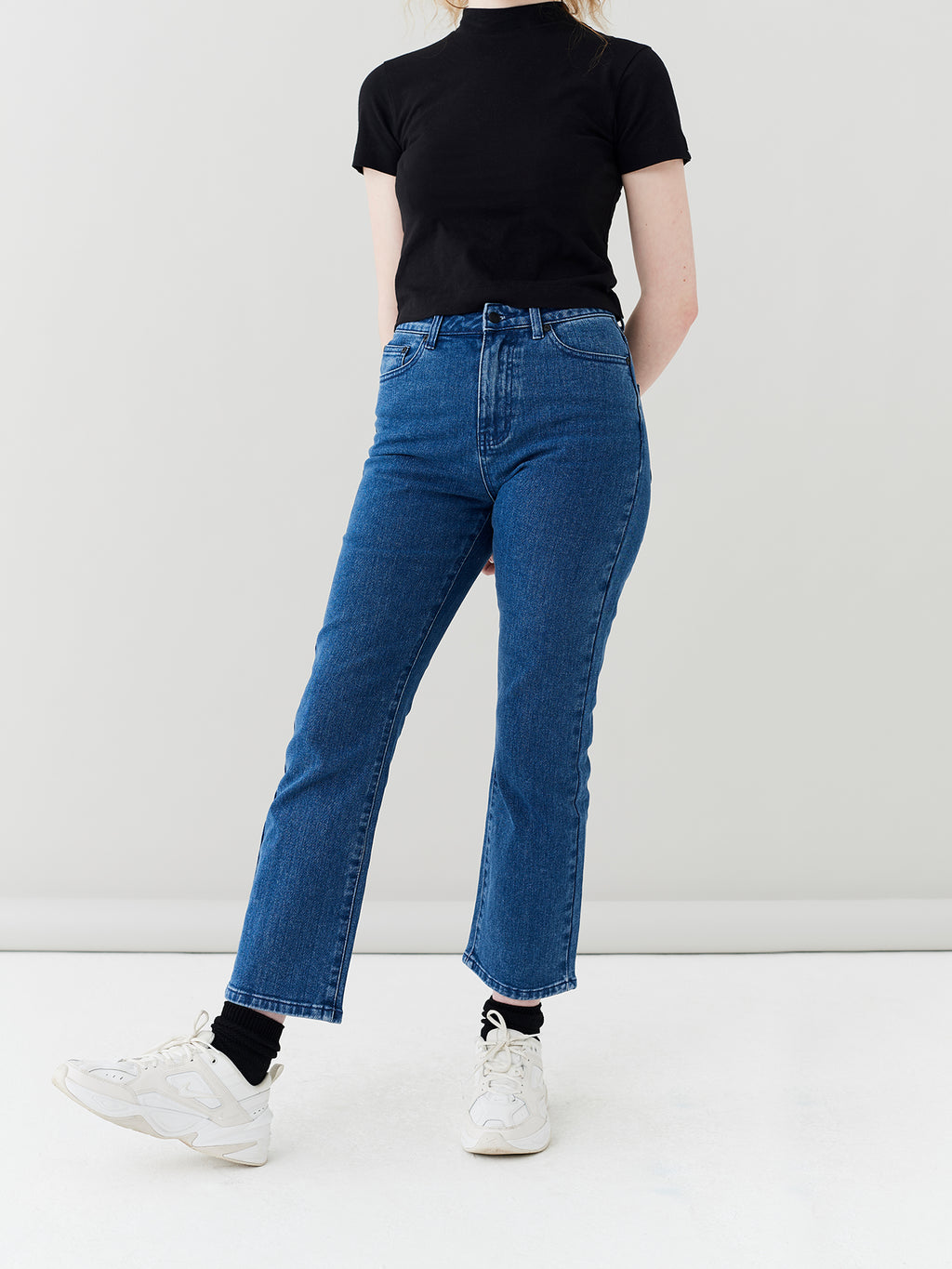 LO Straight Leg Jeans - Mid Wash