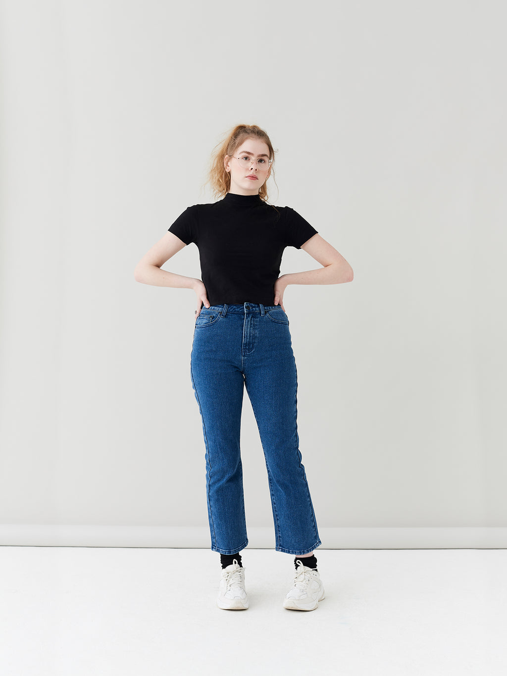 LO Straight Leg Jeans - Mid Wash